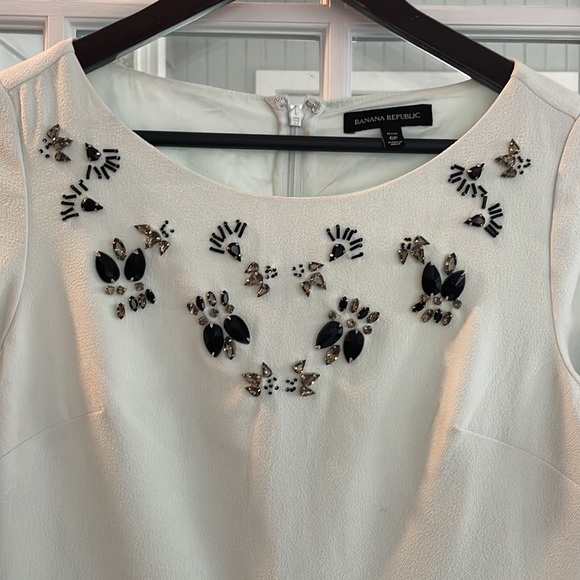 Like new Banana Republic mint/pale green a-line dress with black bead detail - Picture 3 of 6